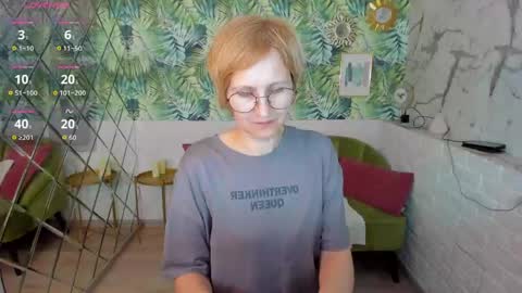 Snapshot of paris_cherry chatting on 05-08-26, 04:40 Paris online show from 05-08-26, 04:40