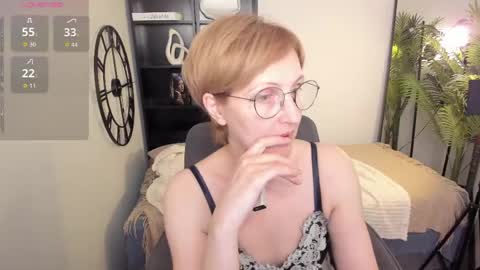 Snapshot of paris_cherry chatting on 05-19-26, 06:03 Paris online show from 05-19-26, 06:03