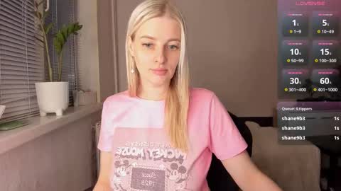 Snapshot of paris_hilt_on chatting on 02-27-25, 12:23 Sasha online show from 02-27-25, 12:23