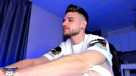 Paris online show from 02-15-25, 10:42