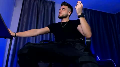 Paris online show from 10-31-25, 08:43