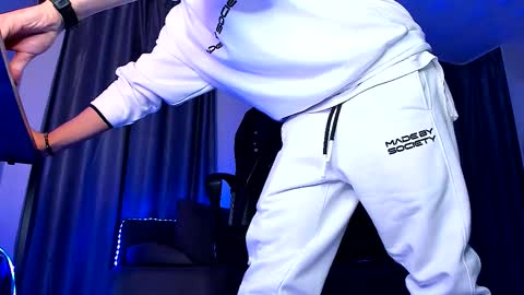 Paris online show from 12-05-25, 07:10