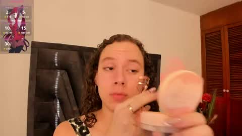 PARIS LOVE  online show from 07-08-26, 12:20