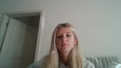 parisbaby2000 online show from 11-04-25, 02:27