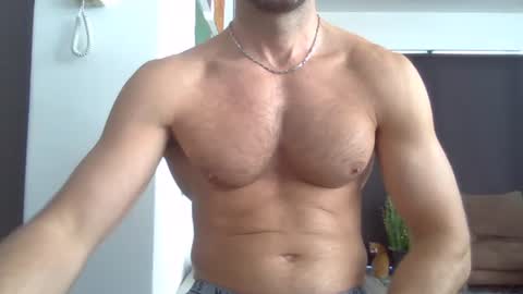 Snapshot of parisien75015 chatting on 12-31-24, 10:15 Porn Actor 21cm Hetero online show from 12-31-24, 10:15