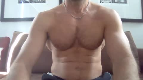 Snapshot of parisien75015 chatting on 01-04-25, 06:19 Porn Actor 21cm Hetero online show from 01-04-25, 06:19