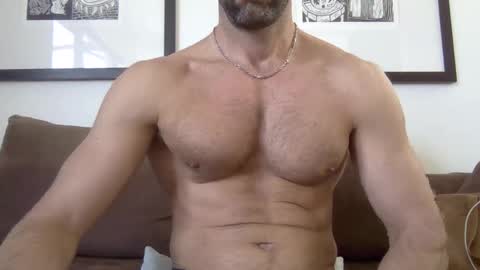 Snapshot of parisien75015 chatting on 01-31-25, 09:05 Porn Actor 21cm Hetero online show from 01-31-25, 09:05