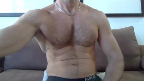 Snapshot of parisien75015 chatting on 03-10-25, 01:10 Porn Actor 21cm Hetero online show from 03-10-25, 01:10