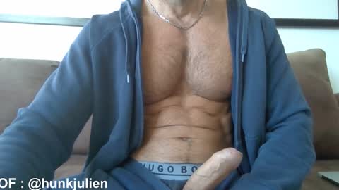 Snapshot of parisien75015 chatting on 09-24-25, 06:06 Porn Actor 21cm Hetero online show from 09-24-25, 06:06