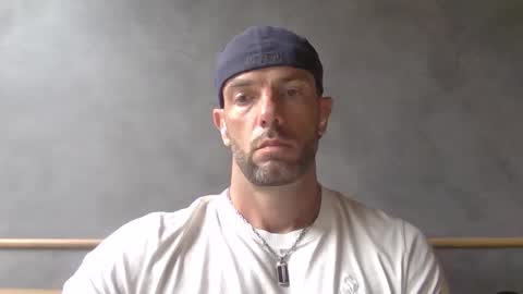 Snapshot of parisien75015 chatting on 01-06-26, 10:08 Porn Actor 21cm Hetero online show from 01-06-26, 10:08