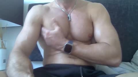 Snapshot of parisien75015 chatting on 02-14-26, 10:12 Porn Actor 21cm Hetero online show from 02-14-26, 10:12