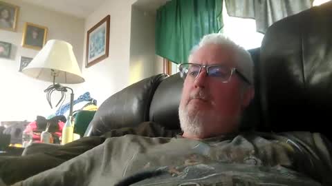 Snapshot of part86 chatting on 10-18-25, 01:23 part86 online show from 10-18-25, 01:23