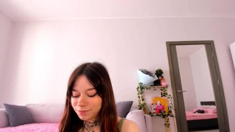 Bella online show from 10-14-25, 04:35