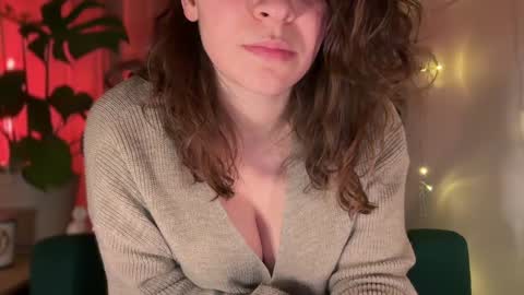 Snapshot of passionessa chatting on 02-04-25, 10:34 Call me Miss Alice Careful Passion Queen online show from 02-04-25, 10:34