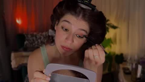 Snapshot of passionessa chatting on 10-18-25, 01:45 Call me Miss Alice Careful Passion Queen online show from 10-18-25, 01:45