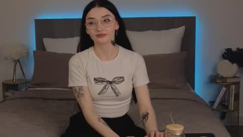 Snapshot of patricia_legrand chatting on 11-10-25, 03:44 Patricia online show from 11-10-25, 03:44