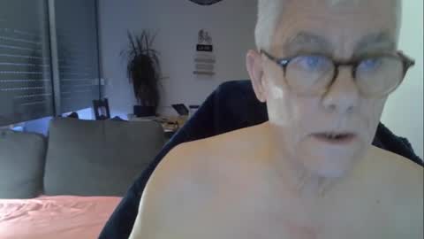 Snapshot of patrick5275 chatting on 06-06-26, 04:17 patrick5275 online show from 06-06-26, 04:17