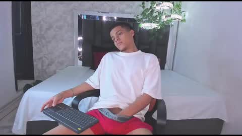 Snapshot of patriick_miller chatting on 02-19-26, 03:30 patriick_miller online show from 02-19-26, 03:30