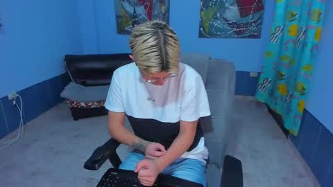 .... online show from 11-26-25, 08:37