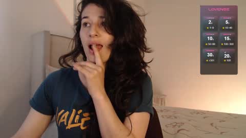 Snapshot of pau_1 chatting on 12-10-24, 02:39 paula online show from 12-10-24, 02:39