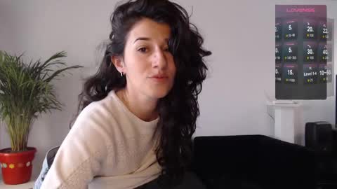 Snapshot of pau_1 chatting on 02-01-25, 01:09 paula online show from 02-01-25, 01:09