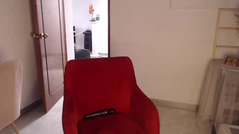 Snapshot of pau_1 chatting on 09-27-25, 05:07 paula online show from 09-27-25, 05:07