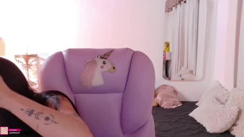 Sofa online show from 04-24-26, 04:48