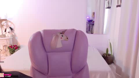 Snapshot of pau_cute chatting on 06-22-26, 09:12 Sofa online show from 06-22-26, 09:12