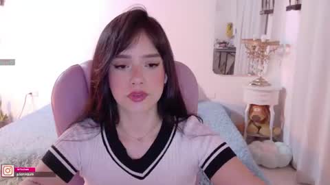 Snapshot of pau_cute chatting on 07-10-26, 08:44 Sofa online show from 07-10-26, 08:44