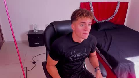 Snapshot of paul_george212 chatting on 11-26-25, 07:04 Paull George online show from 11-26-25, 07:04