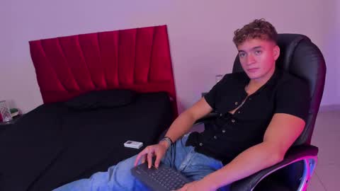 Snapshot of paul_george212 chatting on 11-29-25, 03:59 Paull George online show from 11-29-25, 03:59