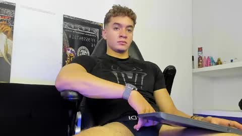 Paull George online show from 05-16-26, 01:21