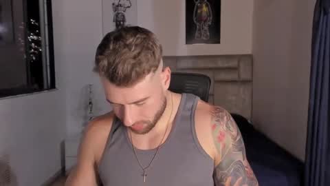 Snapshot of paul_roger chatting on 10-28-25, 02:37 PAUL ROGER online show from 10-28-25, 02:37