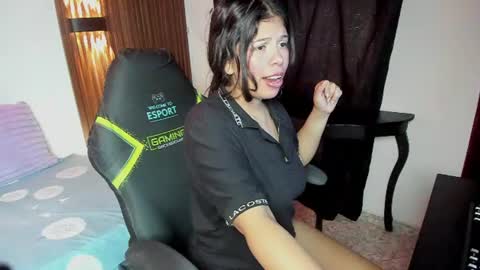 Snapshot of paulina07_ chatting on 06-24-26, 02:38 paulina07_ online show from 06-24-26, 02:38