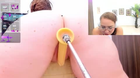 Snapshot of paulina_davis_ chatting on 10-17-25, 02:15 Paulina Davis online show from 10-17-25, 02:15