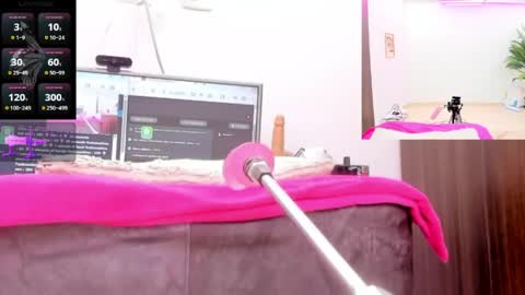 Paulina Davis  online show from 04-26-26, 01:03