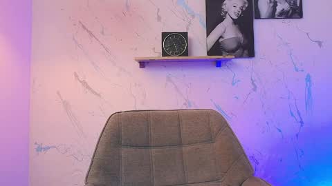 Snapshot of paulina_lopezz chatting on 05-27-26, 05:26 PAULINA online show from 05-27-26, 05:26