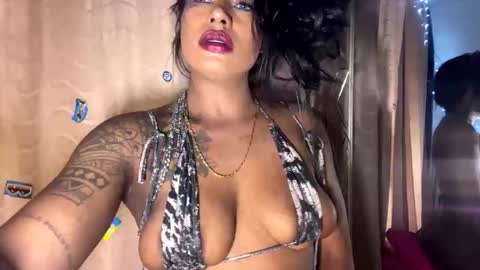 Snapshot of paulina_ruiz_ chatting on 05-31-26, 10:44 online show from 05-31-26, 10:44