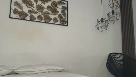 Snapshot of paulina_saruma chatting on 10-18-25, 08:20 PAU online show from 10-18-25, 08:20