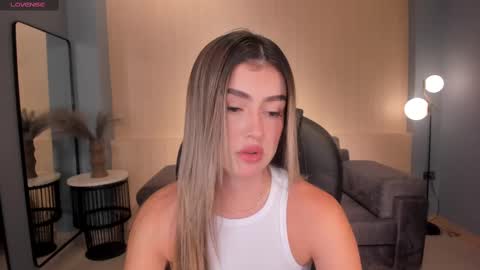 Snapshot of paulinasantosx chatting on 03-12-25, 07:17 Paulina Santos  online show from 03-12-25, 07:17