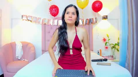 Snapshot of paulinavera chatting on 05-19-26, 01:28 paulinavera online show from 05-19-26, 01:28