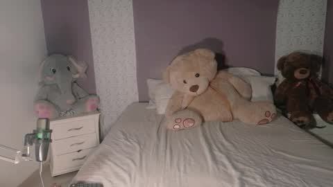 paulina online show from 10-22-25, 04:40