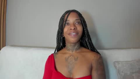 Snapshot of pauline_fox chatting on 09-25-25, 03:32 Pauline online show from 09-25-25, 03:32