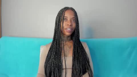 Snapshot of pauline_fox chatting on 09-27-25, 10:15 Pauline online show from 09-27-25, 10:15