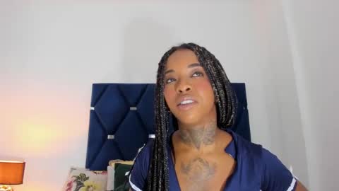 Snapshot of pauline_fox chatting on 10-02-25, 01:23 Pauline online show from 10-02-25, 01:23