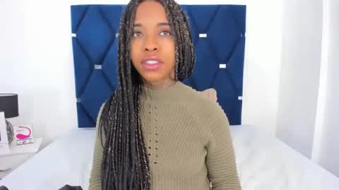 Snapshot of pauline_fox chatting on 10-11-25, 02:33 Pauline online show from 10-11-25, 02:33