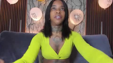 Snapshot of pauline_fox chatting on 11-17-25, 01:33 Pauline online show from 11-17-25, 01:33