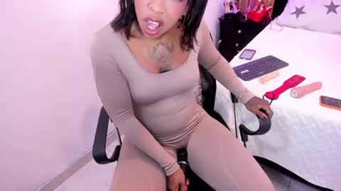 Snapshot of pauline_fox chatting on 06-13-26, 01:47 Pauline online show from 06-13-26, 01:47