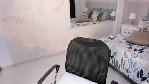 Snapshot of pauline_fox chatting on 06-16-26, 02:03 Pauline online show from 06-16-26, 02:03