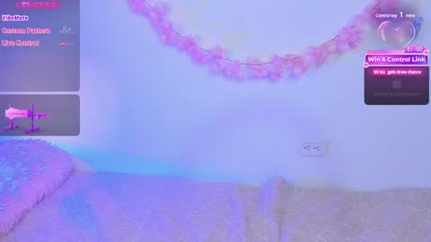 Snapshot of pauline_golden1 chatting on 02-07-25, 03:12 Pauline online show from 02-07-25, 03:12